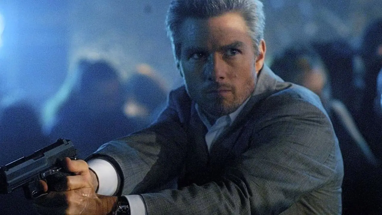 Tom Cruise como Vincent con una pistola en Collateral