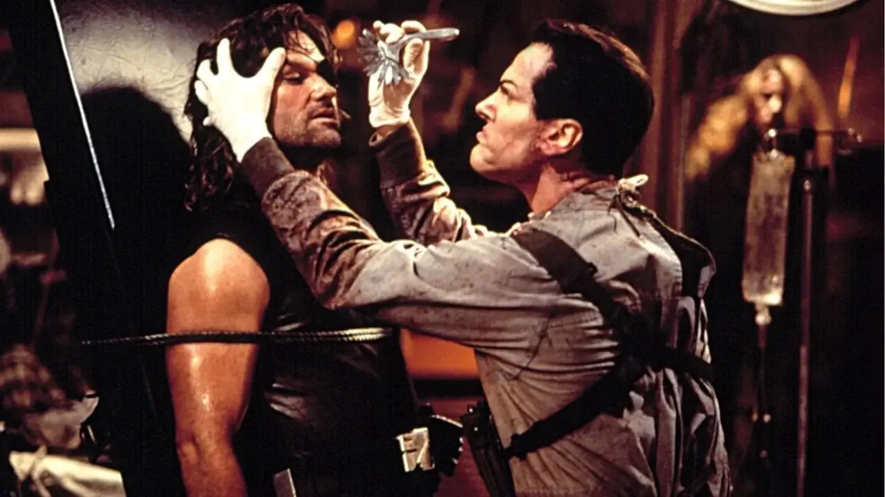 Bruce Campbell y Kirt Russell en Escape de Los Ángeles Bruce Campbell y Kirt Russell en Escape de Los Ángeles