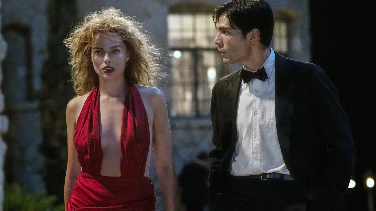 Margot Robbie går med Diego Calva i Babylon Margot Robbie går med Diego Calva i Babylon