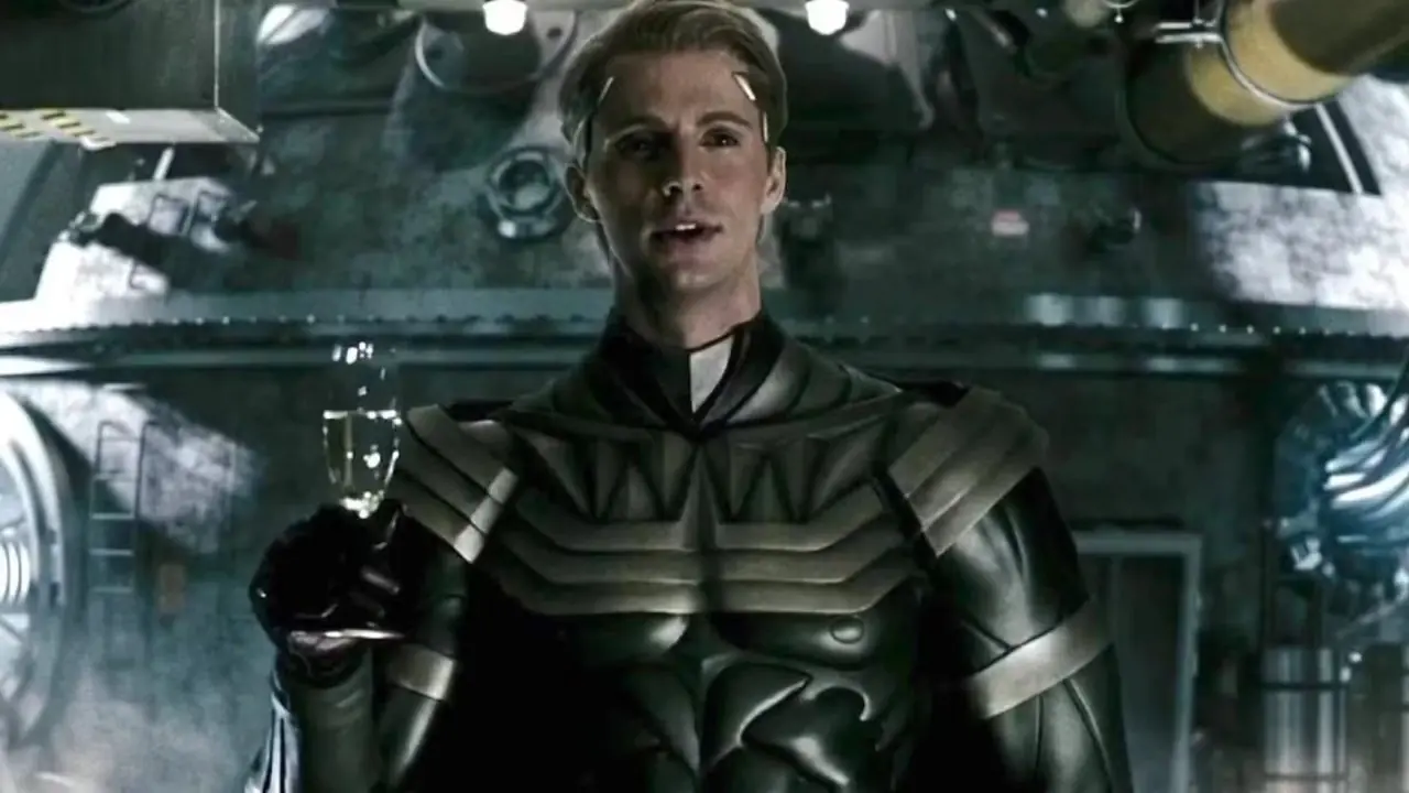 Ozymandias i sin kostym skålar med ett glas champagne i Watchmen