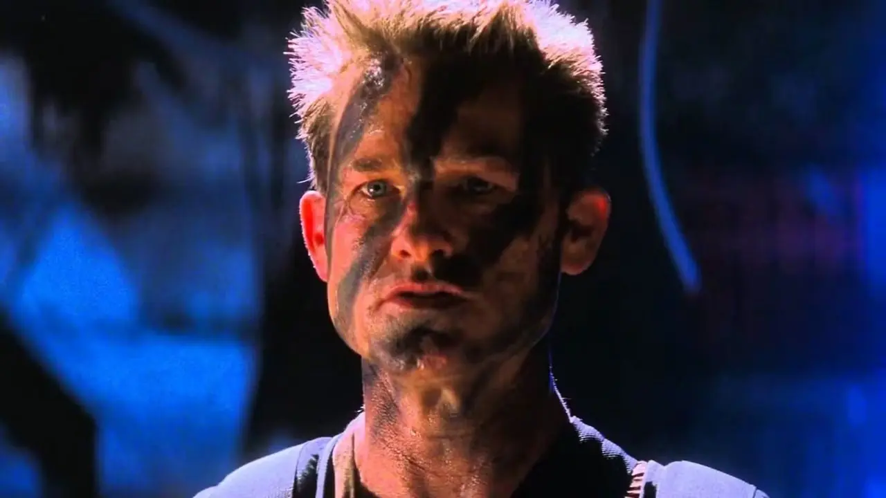 Kurt Russell con pintura facial en Soldier Kurt Russell con pintura facial en Soldier