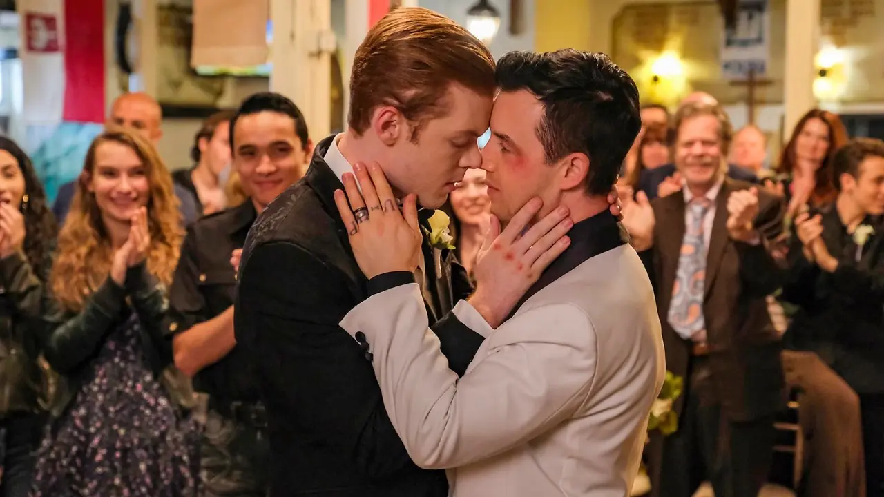 Ian Gallagher y Mickey Milkovich se casan en Shameless. Ian Gallagher y Mickey Milkovich se casan en Shameless.