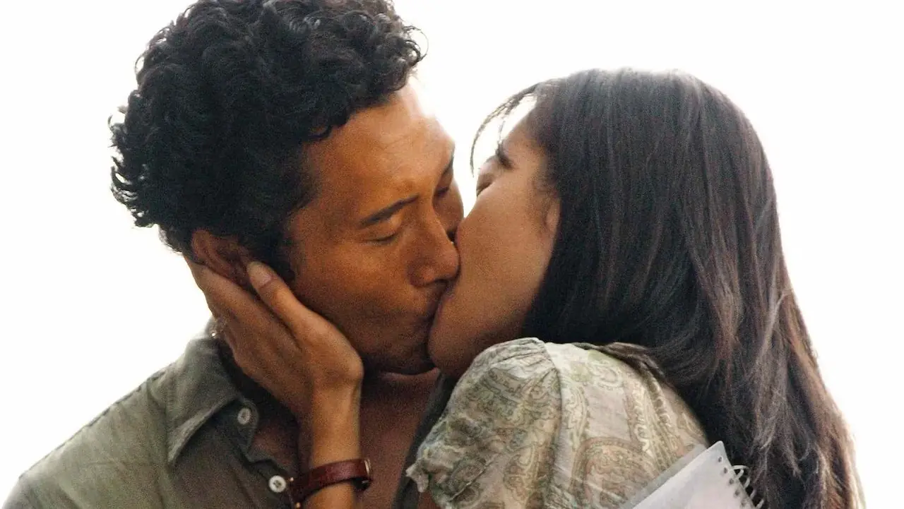 Sun-Hwa Kwon y Jin-Soo Kwon besándose en Lost. Sun-Hwa Kwon y Jin-Soo Kwon besándose en Lost.