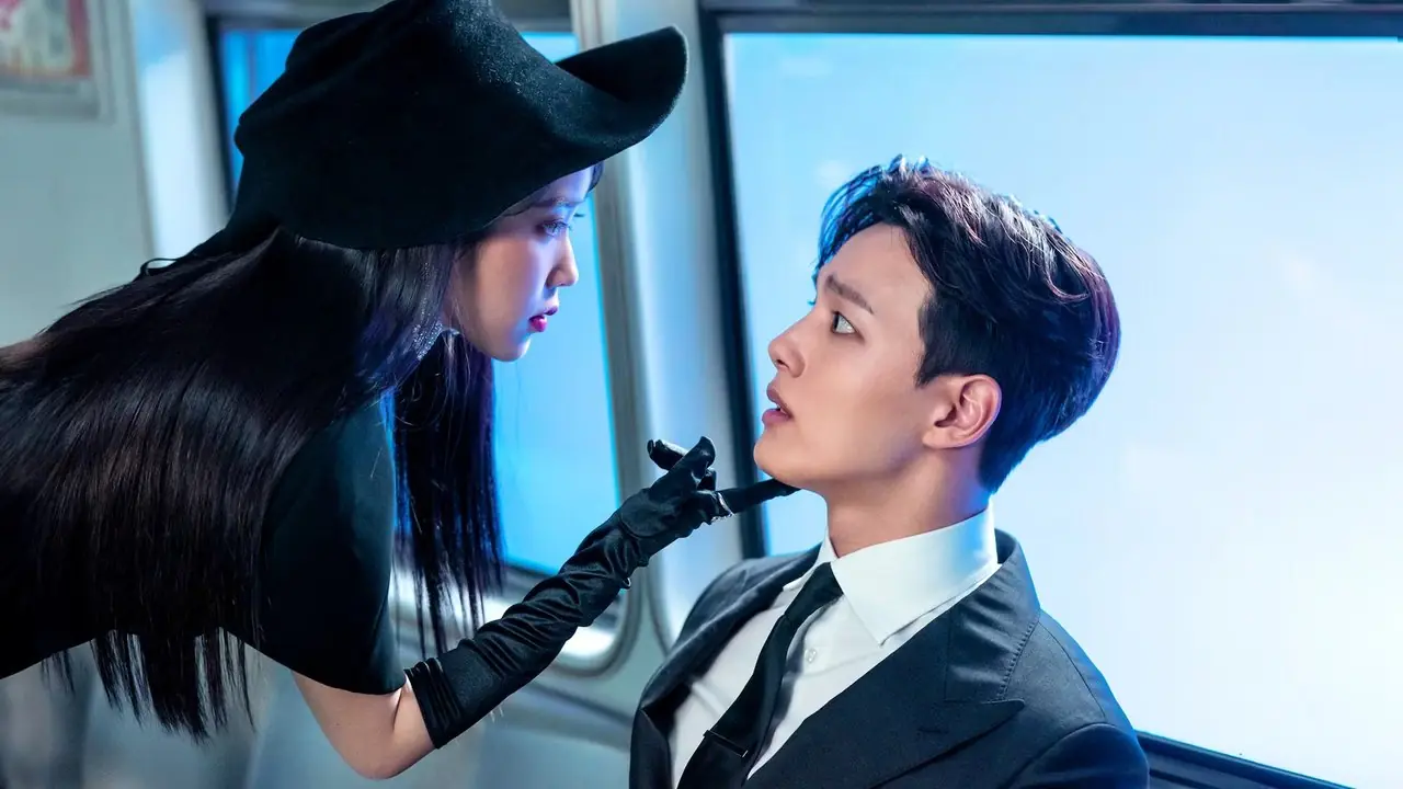 IU como propietaria del Hotel del Luna. IU como propietaria del Hotel del Luna.
