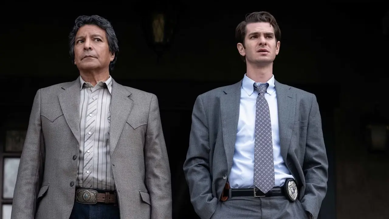 Gil Birmingham et Andrew Garfield de Sous la bannière du ciel