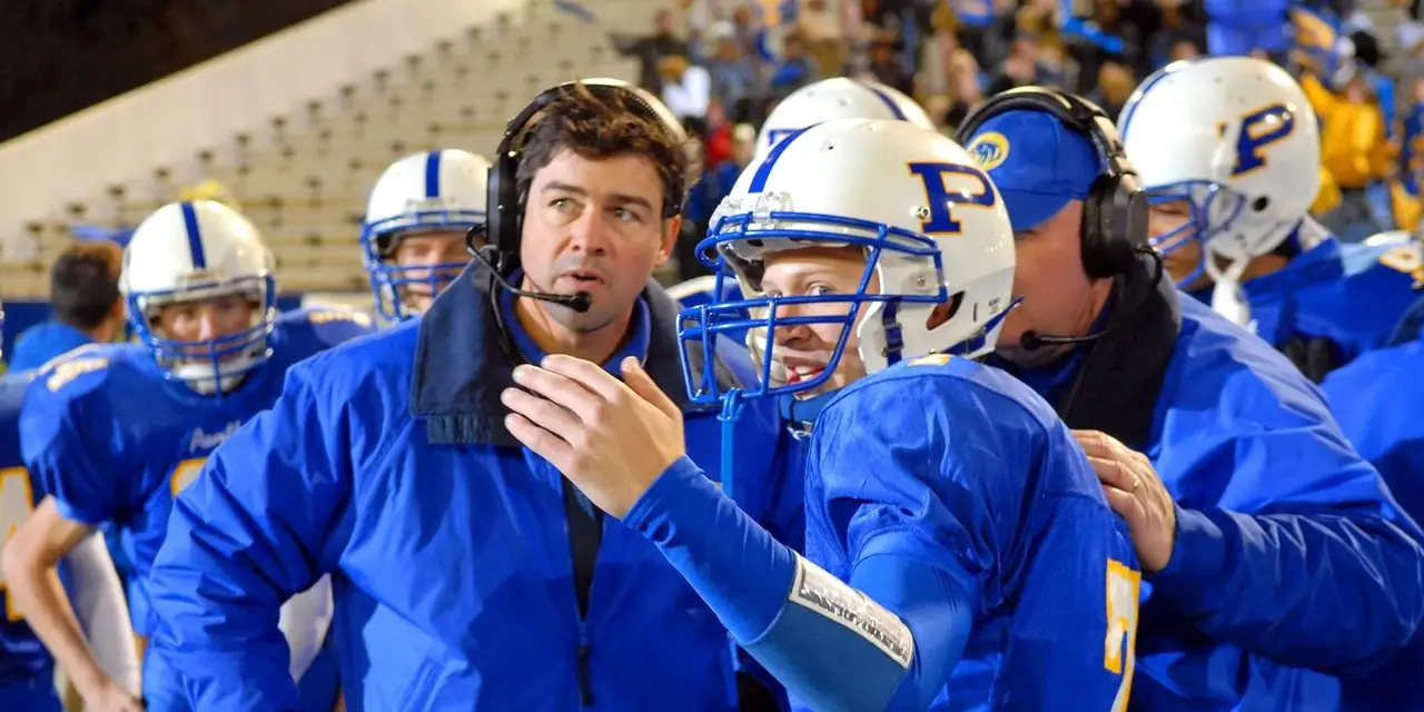 Eric trener på Friday Night Lights. Eric trener på Friday Night Lights.
