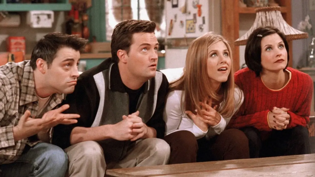 Joey, Chandler, Rachel y Monica compitiendo en el episodio 12 de la temporada 4 de Friends