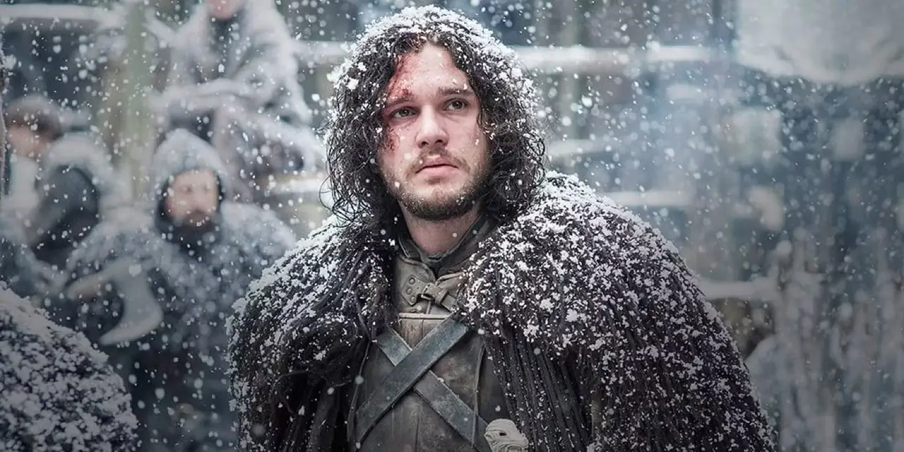 كيت هارينجتون في دور جون سنو وهو مغطى بالثلوج في Game of Thrones كيت هارينجتون في دور جون سنو وهو مغطى بالثلوج في Game of Thrones