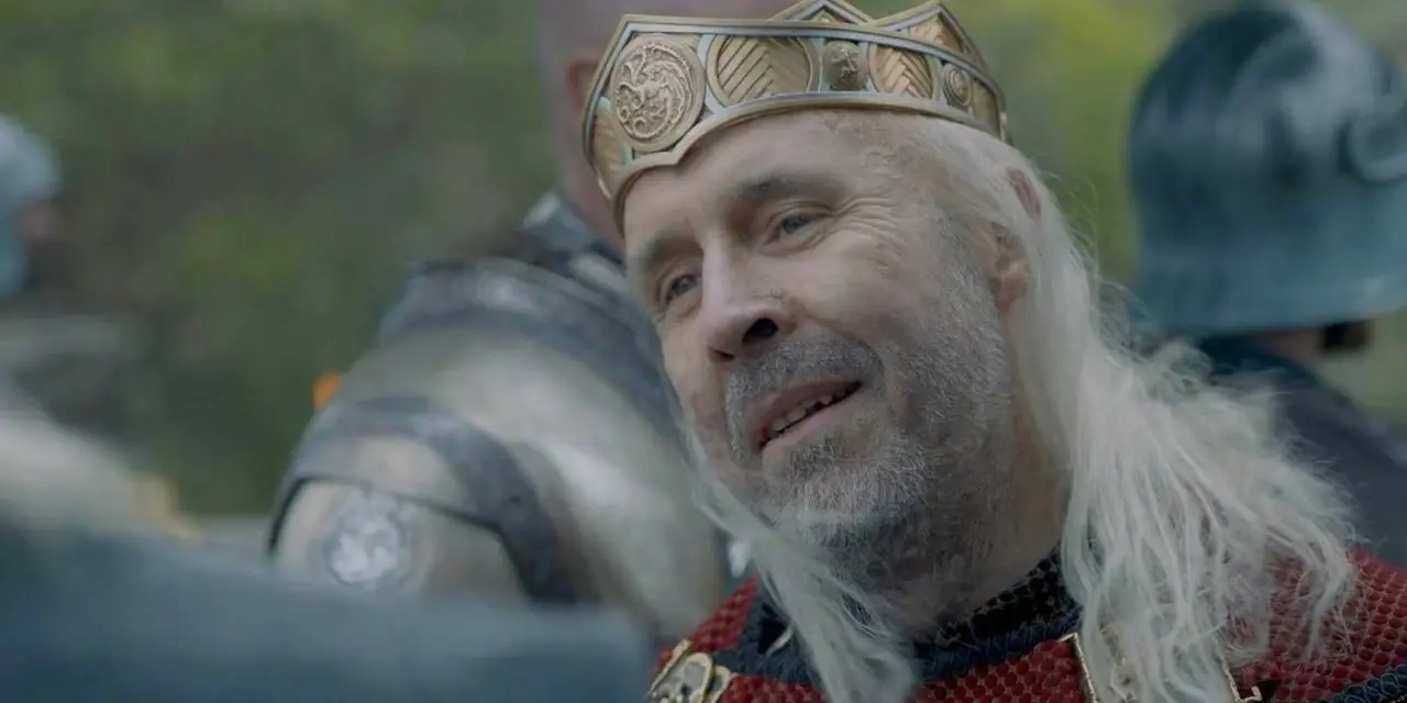 Paddy Considine als lächelnder König Viserys Targaryen in Episode 7 von House of the Dragon Paddy Considine als lächelnder König Viserys Targaryen in Episode 7 von House of the Dragon