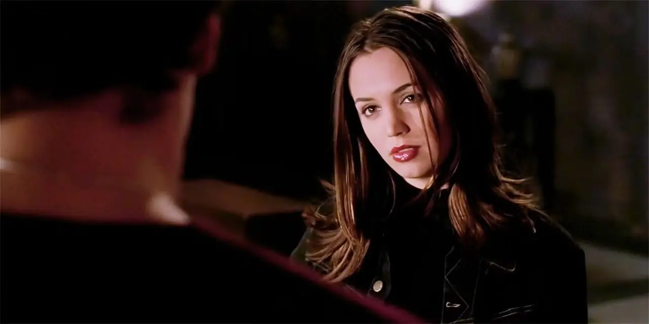 Faith sieht Angel in Bad Girls an Faith sieht Angel in Bad Girls an