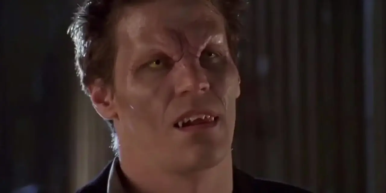 Angelus knurrt in „Buffy – Im Bann der Dämonen“. Angelus knurrt in „Buffy – Im Bann der Dämonen“.