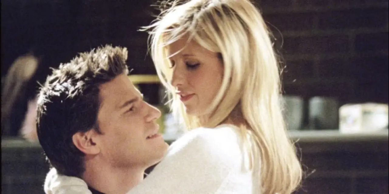 Angel og Buffy koser seg i Angel-episoden I Will Remember You
