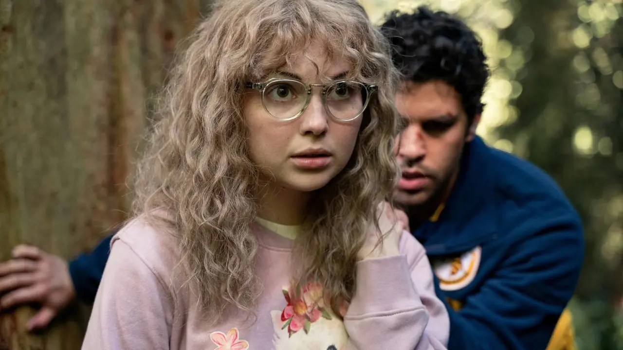 Sammi Hanratty en Steven Krueger in seizoen 1 van Yellowjackets