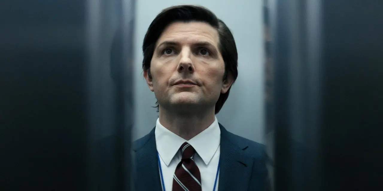Adam Scott se encuentra en un ascensor