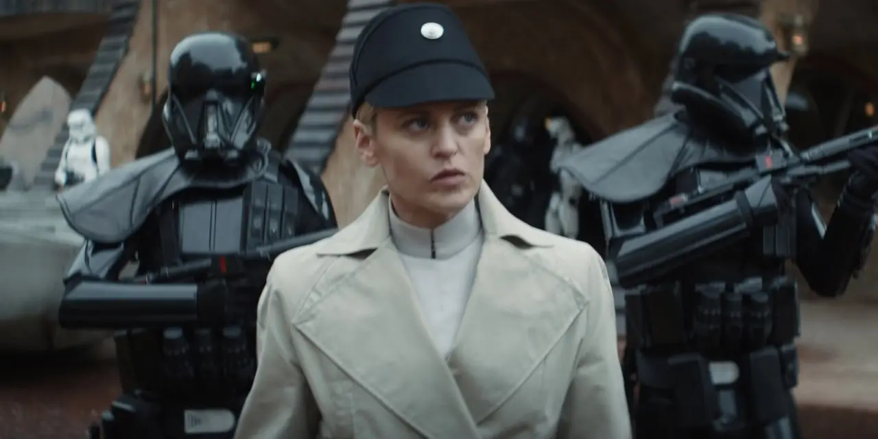 Dedra cammina con le truppe imperiali ad Andor Dedra cammina con le truppe imperiali ad Andor