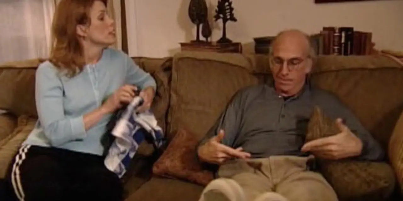 Larry laat Cheryl zijn broektent zien in Curb Your Enthusiasm