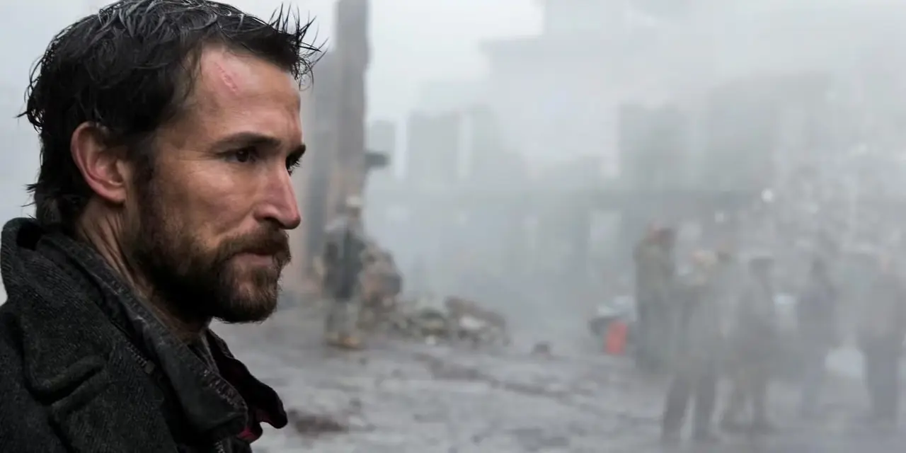 Tom Mason (Noah Wyle) parece preocupado en Falling Skies Tom Mason (Noah Wyle) parece preocupado en Falling Skies