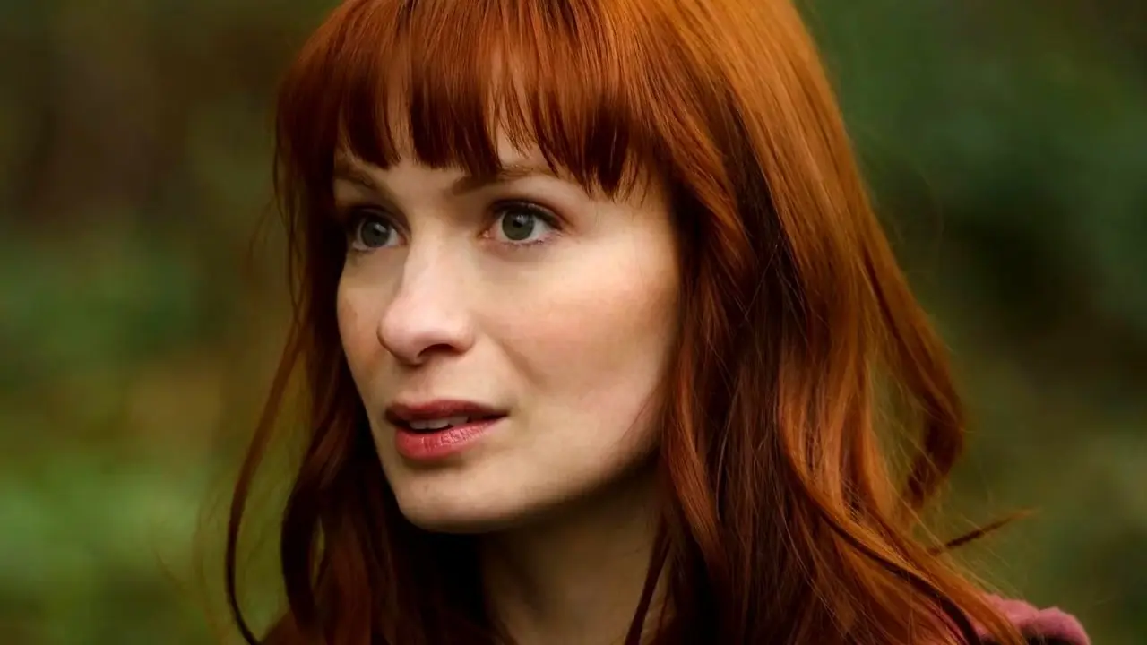 Felicia Day als Charlie die bezorgd kijkt in Supernatural. Felicia Day als Charlie die bezorgd kijkt in Supernatural.