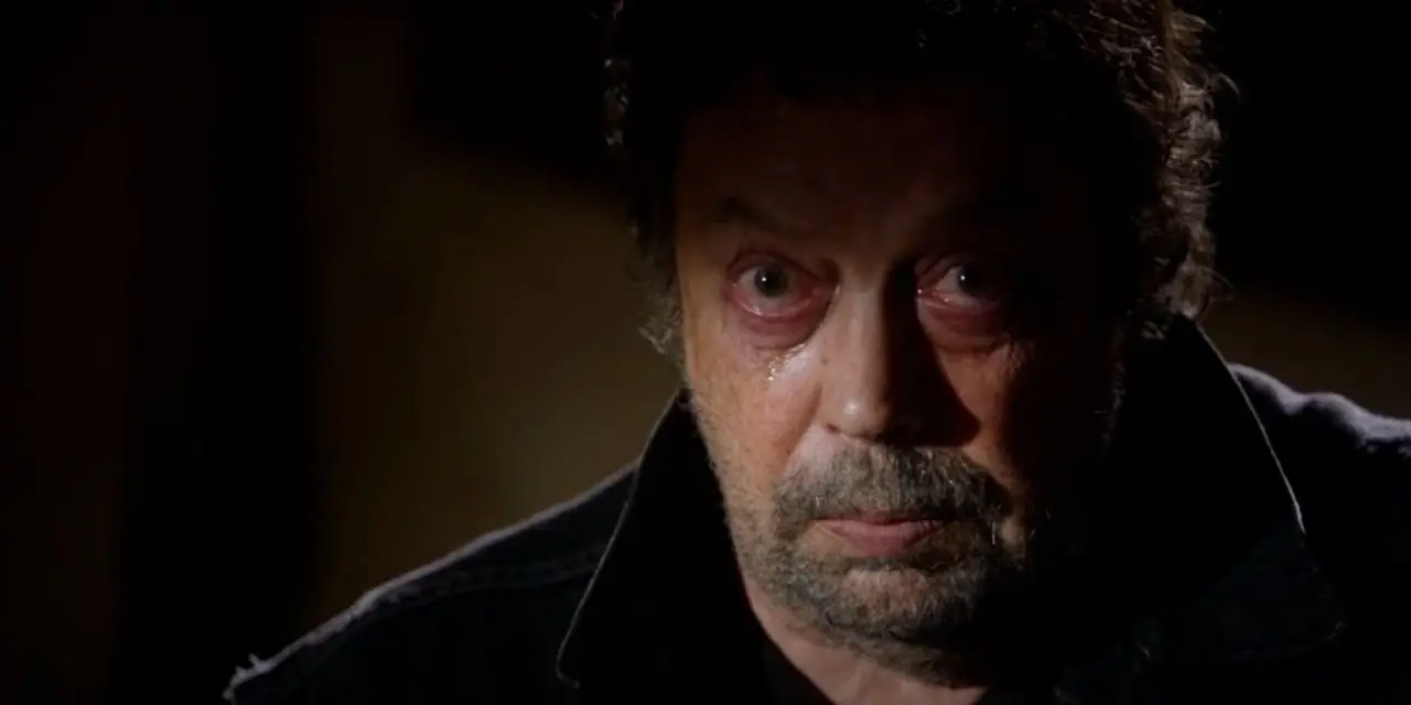 Tim Curry como Billy Flynn en Mentes criminales Tim Curry como Billy Flynn en Mentes criminales