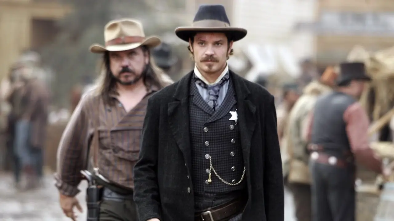 La cita icónica de Deadwood de Timothy Olyphant sigue estando entre las cinco mejores líneas del oeste 20 años después