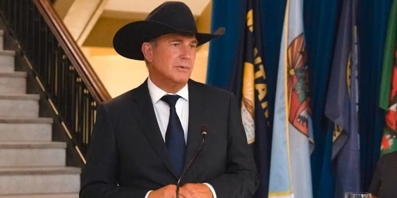 Kevin Costner parece preocupado mientras el gobernador John Dutton está en Yellowstone Kevin Costner parece preocupado mientras el gobernador John Dutton está en Yellowstone