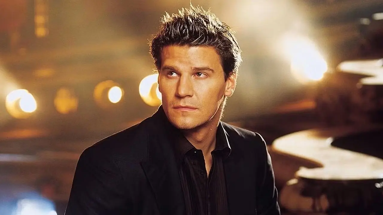 يتم إطلاق Angel Spinoff من BuffyTheVampireSlayer في شهر واحد فقط