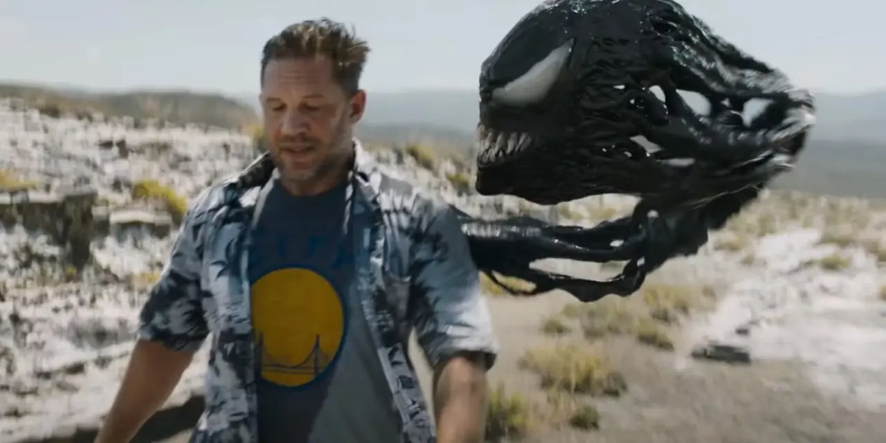 Venom: The Last Dance에서 Venom이 사막의 Eddie Brock과 대화하기 위해 등장합니다.