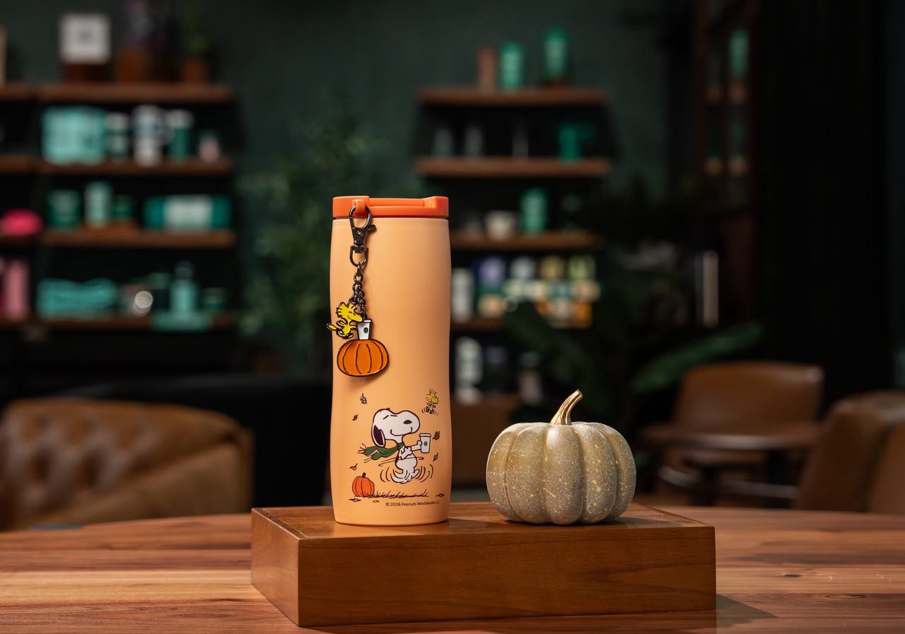 Gobelet Peanuts X Starbucks en acier inoxydable de 16 onces avec breloque dansante Snoopy et Woodstock
