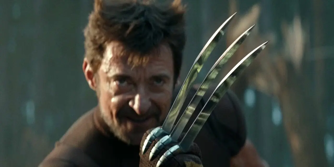 Logans klauwen weerspiegelen het gezicht van de Hulk in Deadpool & Wolverine