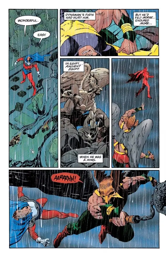 Une page du numéro quatre de The Golden Age montrant Hawkman combattant Dynaman.