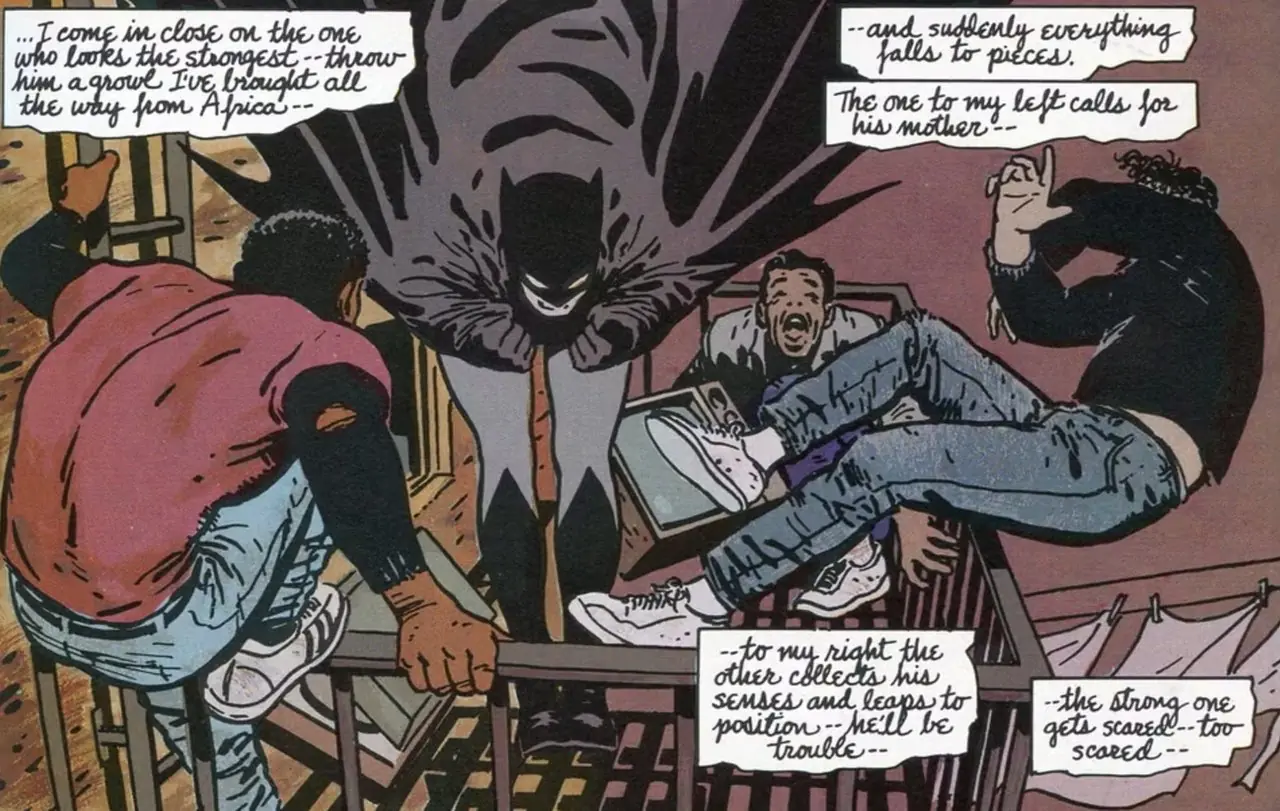 Batman planea sus tácticas en el primer año de Batman.
