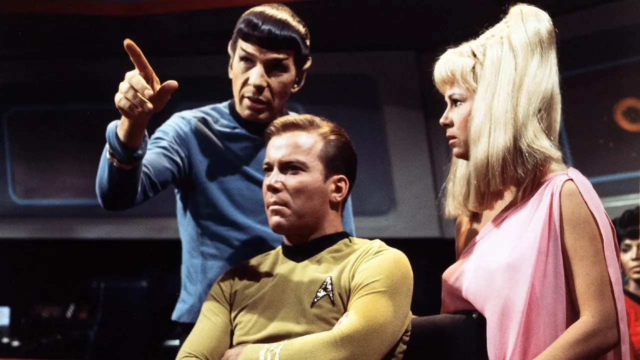Leonard Nimoy, William Shatner y Grace Lee Whitney en Star Trek: La serie original