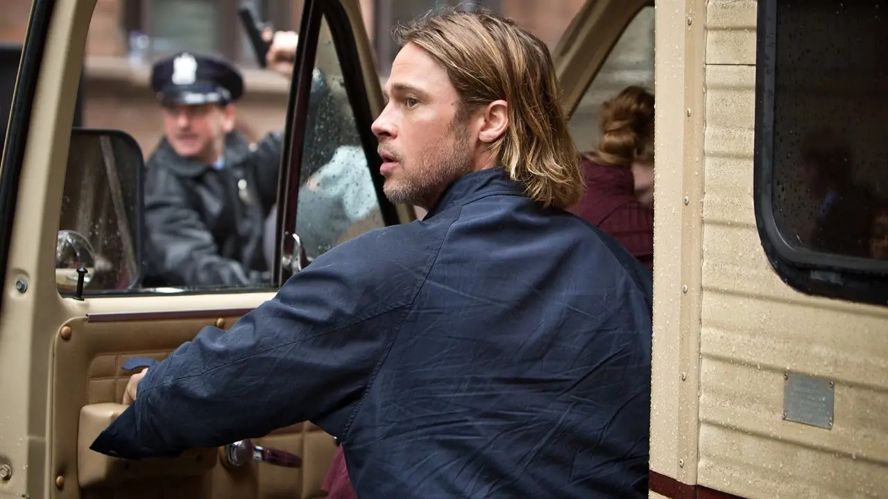 Brad Pitt nel ruolo di Gerry Lane in World War Z