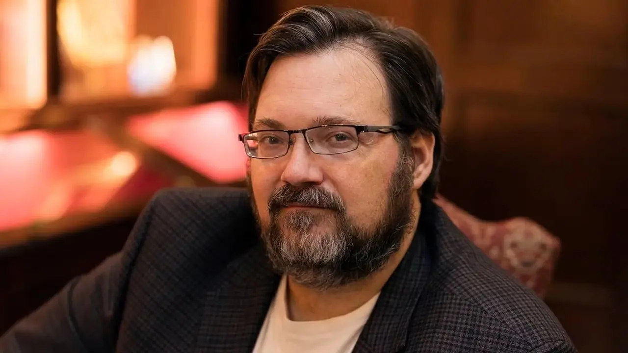 Brandon Sanderson consiglia questi 7 libri di fantascienza da leggere