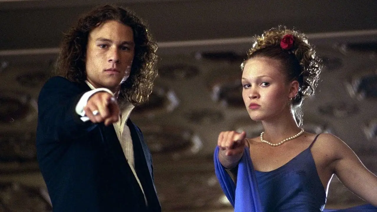Julia Stiles et Heath Ledger pointent la caméra dans 10 choses que je déteste chez toi Julia Stiles et Heath Ledger pointent la caméra dans 10 choses que je déteste chez toi