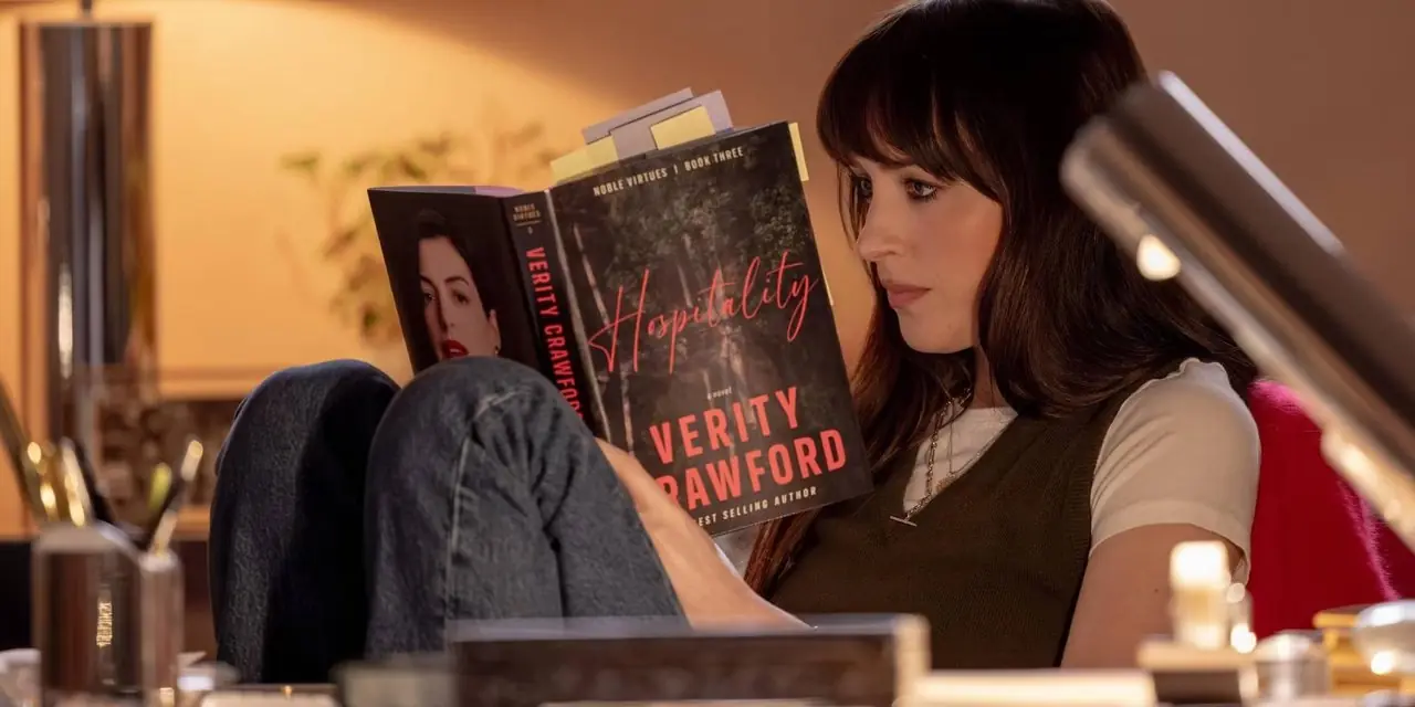 Dakota Johnson als Lowen Ashleigh in Verity