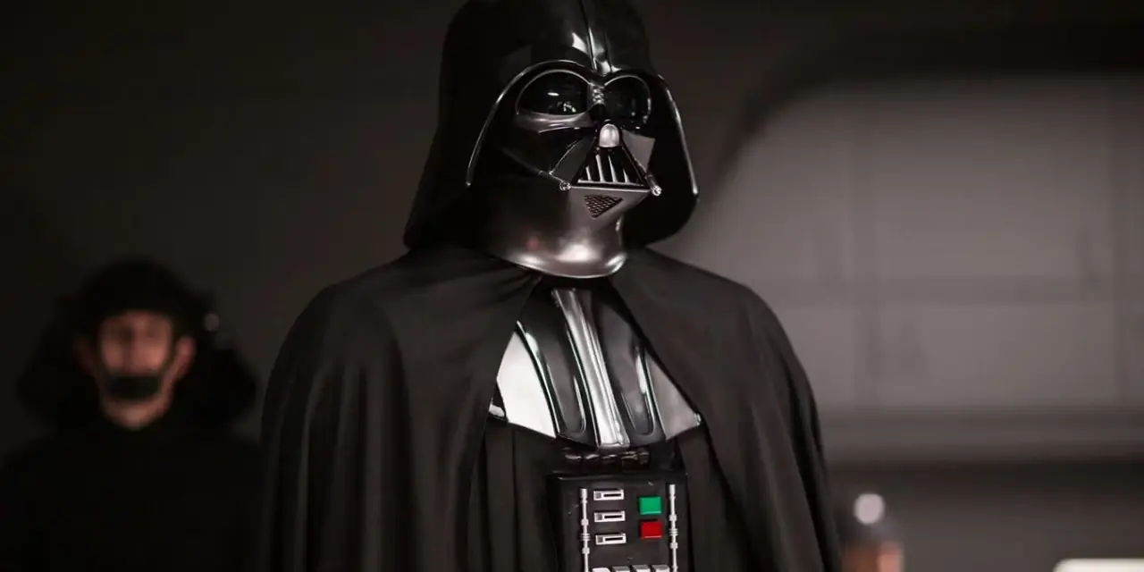 Darth Vader escucha a alguien en Rogue One Una historia de Star Wars Darth Vader escucha a alguien en Rogue One Una historia de Star Wars