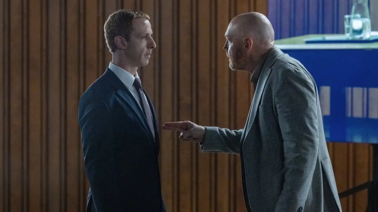 Jesse Eisenberg contra Jeremy Strong: ¿Quién logra la mejor actuación de Mark Zuckerberg?