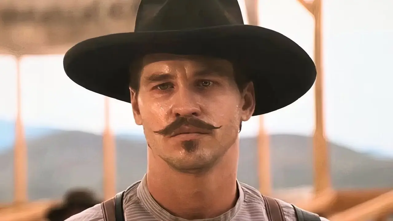 Val Kilmer como Doc Holliday enfermo en Tombstone. Val Kilmer como Doc Holliday enfermo en Tombstone.