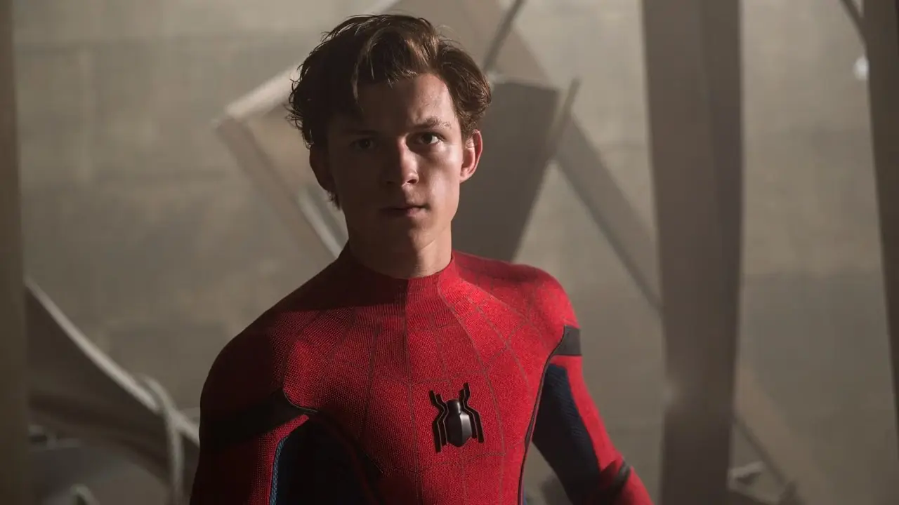 Tom Holland Örümcek Adam: Eve Dönüş'te ciddi görünüyor Tom Holland Örümcek Adam: Eve Dönüş'te ciddi görünüyor