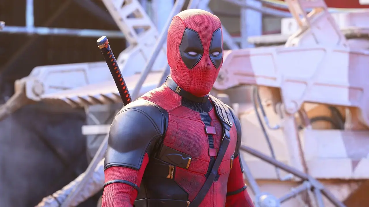 Deadpool parado cerca de los escombros en The Void