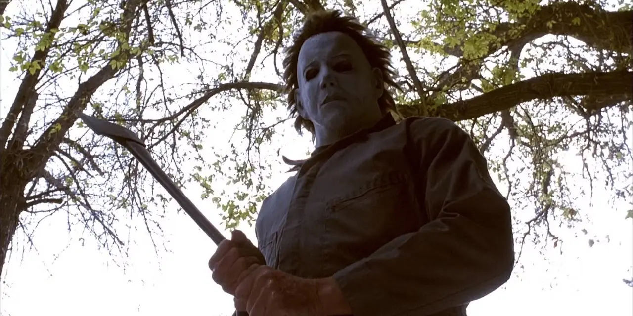 Michael Myers z siekierą w Halloween 6: Klątwa Michaela Myersa Michael Myers z siekierą w Halloween 6: Klątwa Michaela Myersa