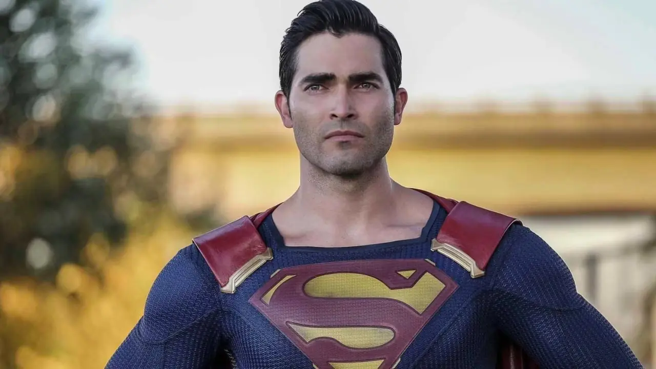 Tyler Hoechlin w roli Clarka Kenta w „Supermanie i Lois”.