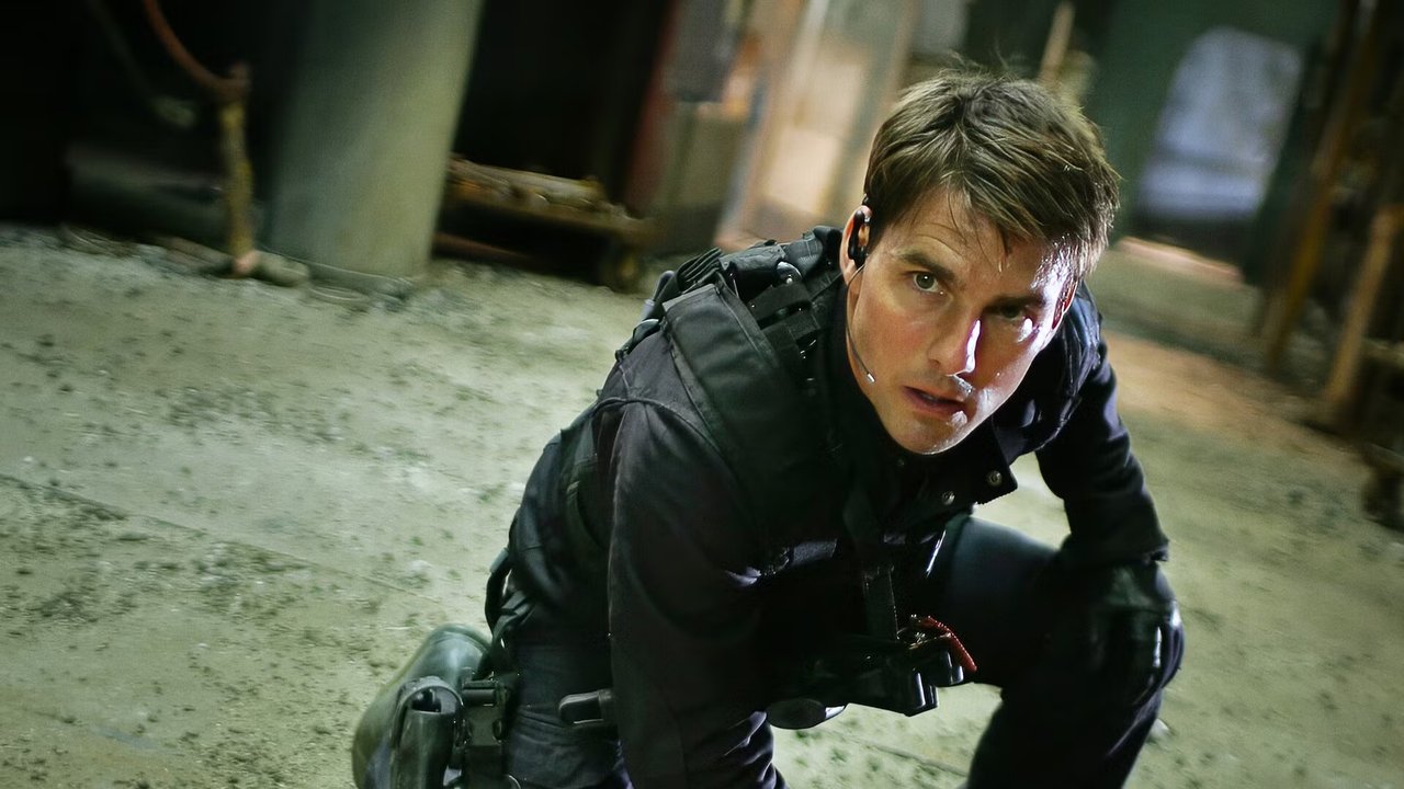 Tom Cruise con equipo encubierto y arrodillado en Misión: Imposible III Tom Cruise con equipo encubierto y arrodillado en Misión: Imposible III