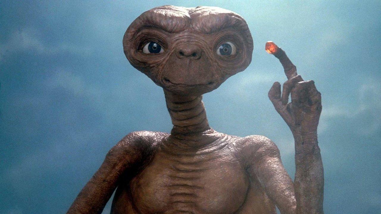 ET de E.T. O Extraterrestre segurando uma mão ET de E.T. O Extraterrestre segurando uma mão