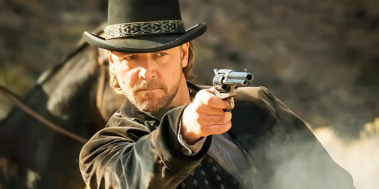 Russell Crowe jako Ben Wade celujący z broni w 3:10 do Yumy.