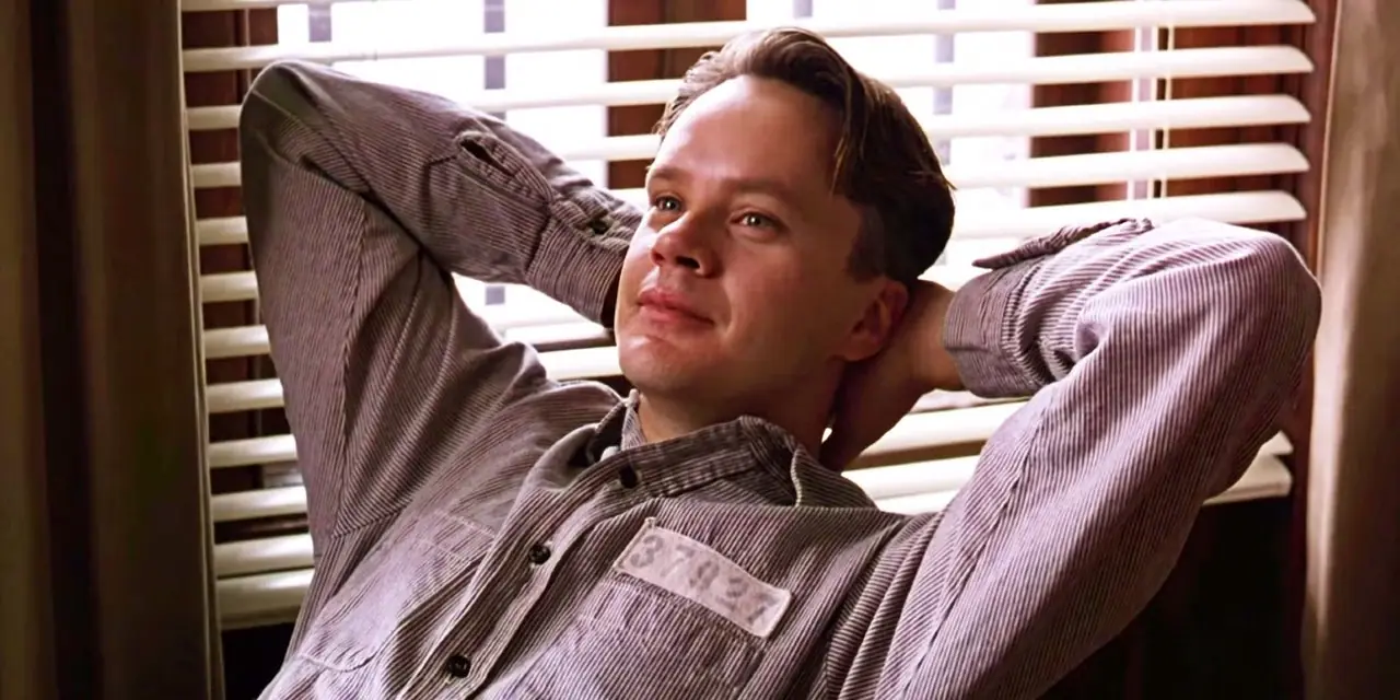 Tim Robbins lacht als Andy in The Shawshank Redemption