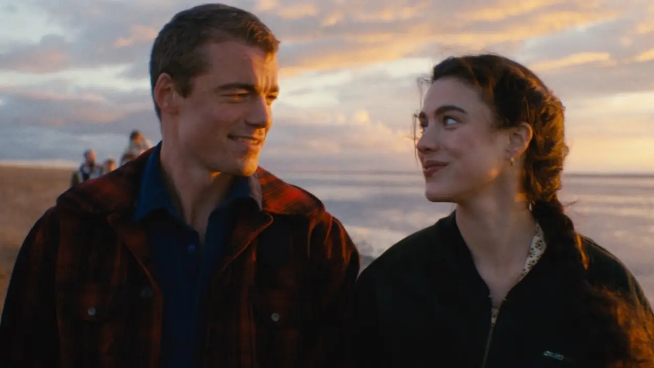 Margaret Qualley och Gabriel Basso i Love of Your Life