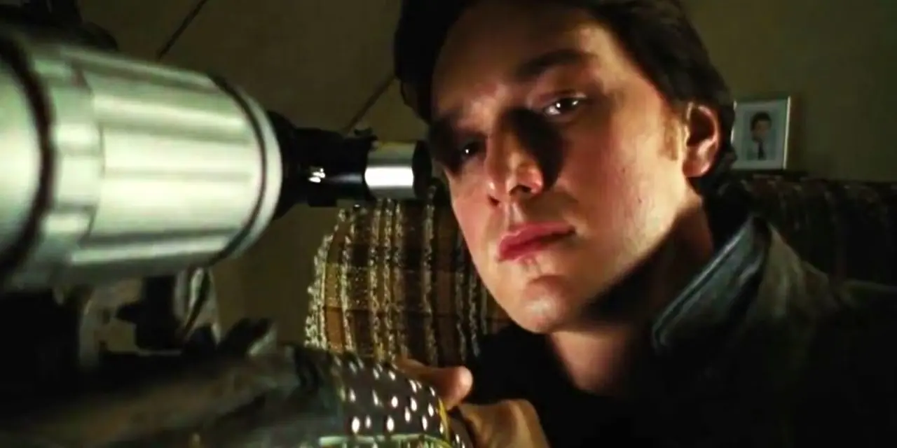 James McAvoy pointant une arme à feu dans Wanted James McAvoy pointant une arme à feu dans Wanted
