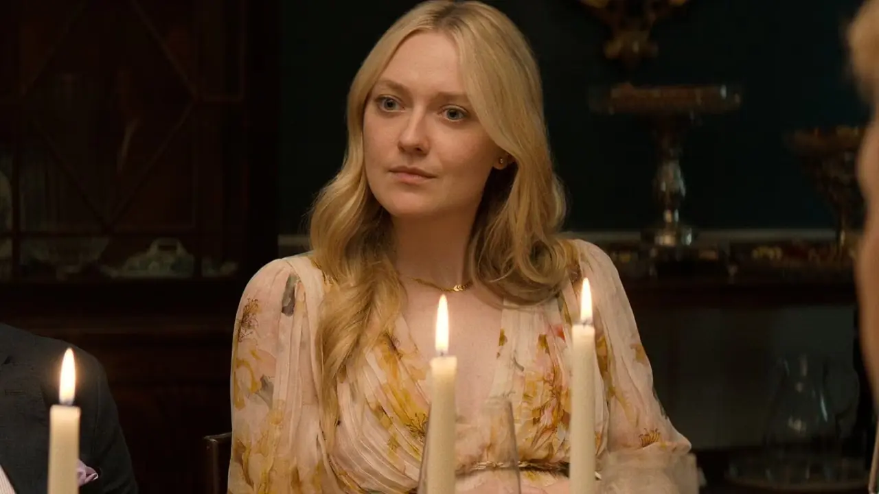 Дакота Фаннинг обеспокоена на званом ужине в сериале «Идеальная пара» на Netflix Дакота Фаннинг обеспокоена на званом ужине в сериале «Идеальная пара» на Netflix
